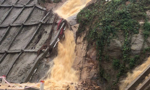 One-way traffic restricted on An Khe Pass due to landslide