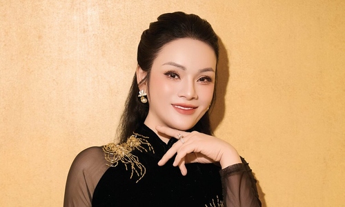 Singer Tan Nhan becomes associate professor at 43