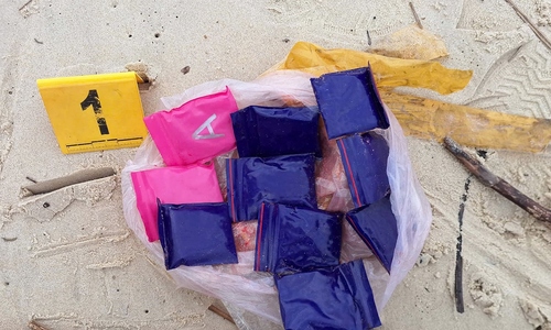 10 suspected drug packages wash ashore in Quang Tri