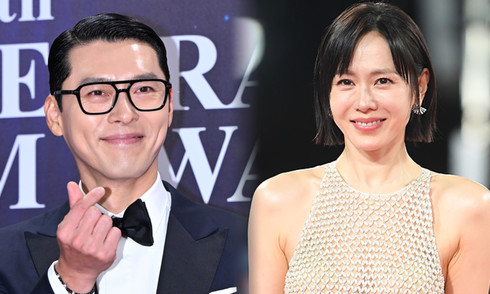 Son Ye Jin, Song Hye Kyo attend Blue Dragon red carpet