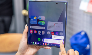 Young people plan year-end with AI on Galaxy Z Fold7