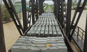 Freight trains deployed to secure two north-south railway bridges