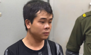 Man robs necklace from child at his daughter's school