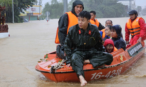 Rescue operations for flood victims in Dak Lak, Khanh Hoa