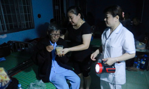 A night without electricity amidst floodwaters at Quy Nhon hospitals