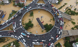 Traffic paralyzed in many areas due to rain and floods