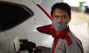 Gasoline and oil prices both decrease