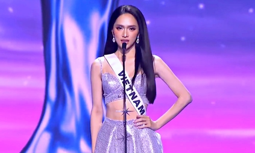 Huong Giang misses top 30 at Miss Universe