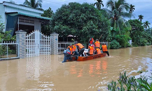 Dong Nai river waters rise, hundreds of homes deeply flooded