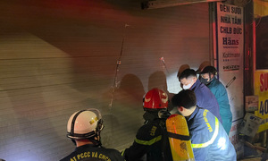12 people rescued in two fires in Hanoi