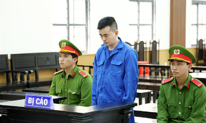 Man stalks girlfriend with knife outside guesthouse