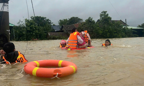 40 North-South expressway workers trapped in flood