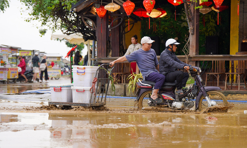 Hoi An ancient town covered in soft mud