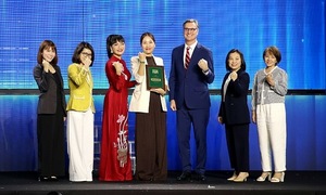 Central Retail receives 'top 100 best places to work in Vietnam' award