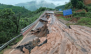 Khanh Le pass cracks open