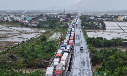 Tens of kilometers of traffic jams on national highways through the Central region