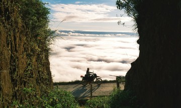 Cloud-gazing spot where 'heaven and earth become one' in Ta Xua