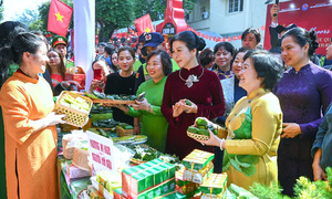 Spouse of General Secretary visits International Food Festival