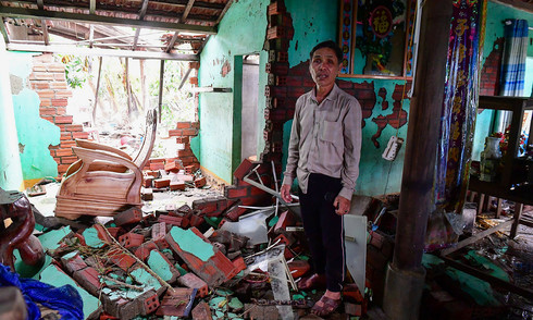 Residents of flood-stricken Hoa Thinh commune devastated amidst ruined homes