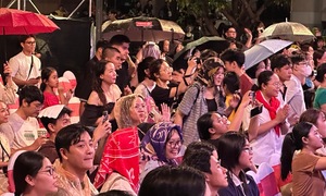 Audience braves rain to cheer 'Red Rain' cast