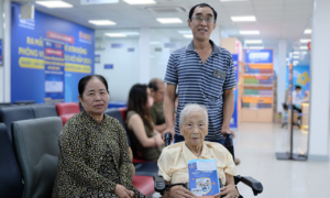 Many Vietnamese expatriates choose to get vaccinated in Vietnam