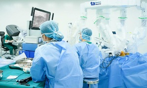 Robot-assisted surgery removes thymic tumor in patient