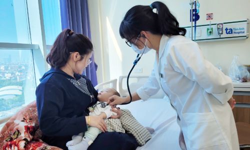 Boy with respiratory failure due to respiratory syncytial virus infection