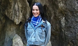 Katy Perry visits temple in China