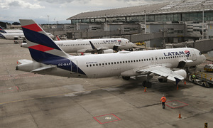 Airlines suspend flights to Venezuela following US warning