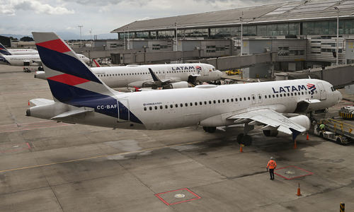 Airlines suspend flights to Venezuela following US warning