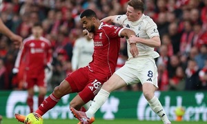 Rooney fears Liverpool will follow Manchester United's footsteps