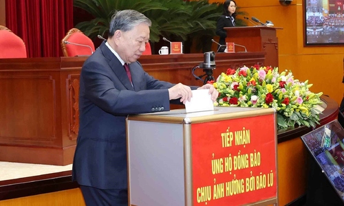 General secretary supports flood-affected residents