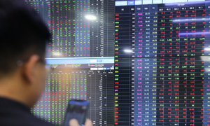 Stocks experience heavy sell-off