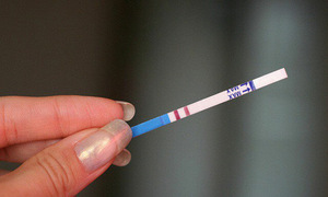 Woman defrauds infertile couples of billions of dong using fake ultrasounds and two-line pregnancy tests