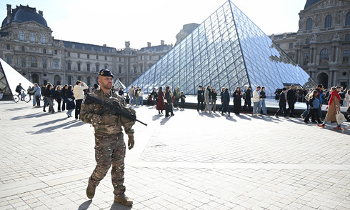 France arrests four more in connection with Louvre museum heist