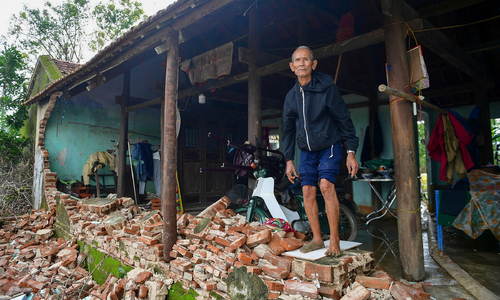 98 dead, 10 missing in South Central Coast floods