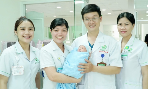 Uterine rupture during childbirth: mother and child saved in 10 minutes
