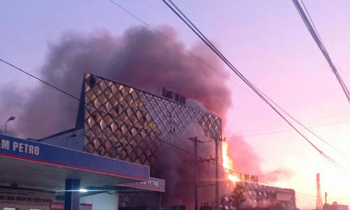 Large bar fire in Dong Nai