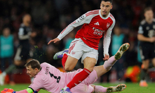 Neuer mocked for venturing mid-field in Arsenal defeat