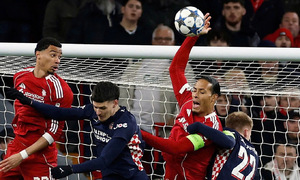 Van Dijk 'plays volleyball' in Liverpool's disastrous defeat