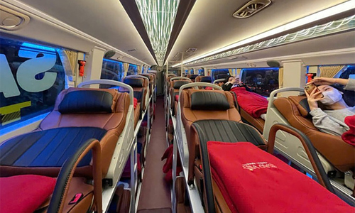 US magazine critiques transportation in Vietnam