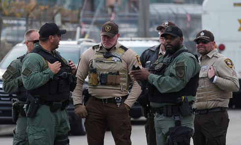 US reviews all green cards issued to immigrants from 19 countries