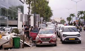 Cars sent elsewhere for repairs as Nha Trang garages are overwhelmed after floods