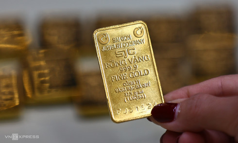 Gold bar prices hit record high near 155 million dong