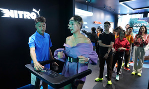 Runners flock to experience brainwave measurement at Hanoi night run