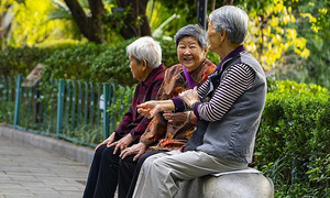 How can individuals who have not contributed to social insurance receive a retirement allowance?