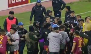 17 red cards in South American football brawl