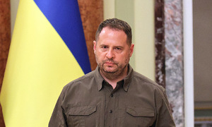 Zelensky's 'right-hand man' seeks front-line deployment