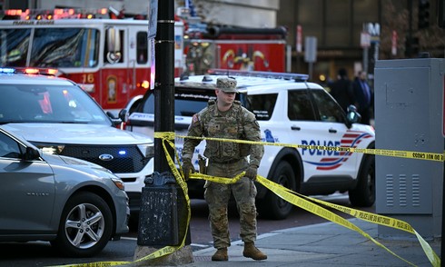 US halts asylum processing