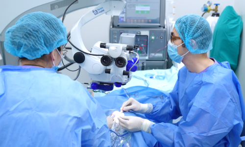 Retinal detachment at 17 caused by uveitis